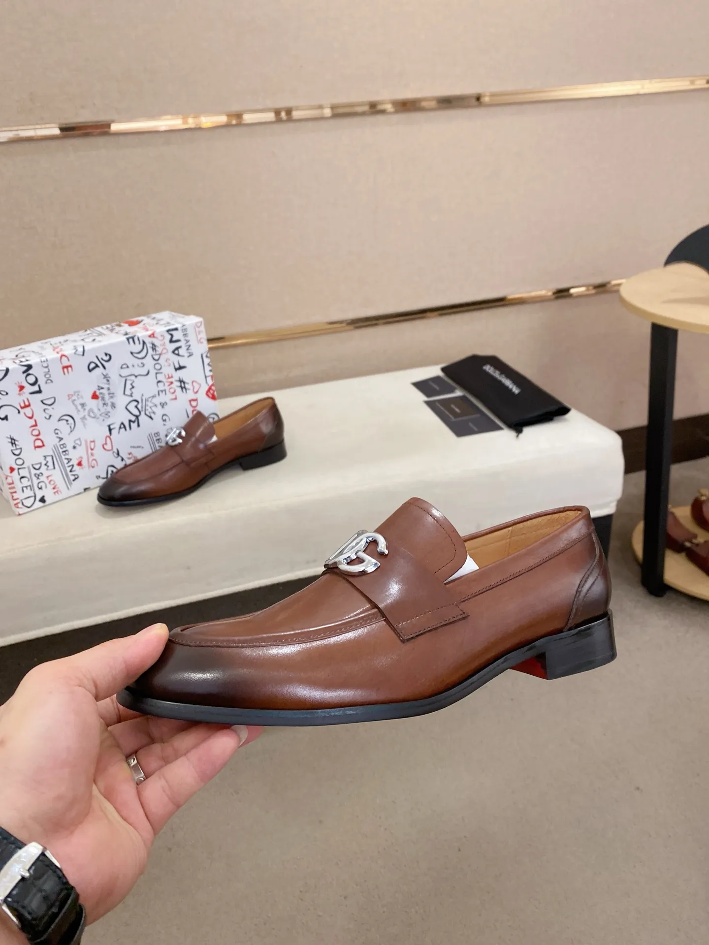 Men's clothing and shoes💰 520💰🌲DG top-notch🔍🔍men's new leather shoes🚹sold at the same time⚠The uppers are imported cowhide from Italy, the entire imported cowhide lining, and imported accessories💪💪, completely 1⃣️ vs. 1⃣️🇮🇹 💪💪, ⚠Sole: The original sole is specially provided by the original factory, the exclusive movable molded sole is super comfortable, ⚠Original factory follow-up goods, 🔍🔍high quality, can be entered and exited at will, welcome to compare ⚠Size number: 38-44. Can be customized 45 non-returnable